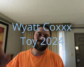 Wyatt Coxxx plays with a toy in his ass